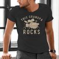 Dieser Opa Rockt Trommzeuger Drummer Musik Drum Kit Men's V-Neck T-Shirt