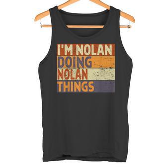 Retrooy Nolan Haciendo Cosas De Nolan Divertido Chiste De Cumpleaños Camiseta sin mangas - Regaloses