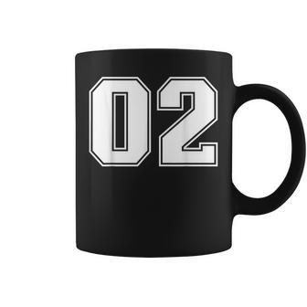 02 Número Dos Deportes De Equipo Diseño Gráficoarsity Matching Taza de café - Regaloses