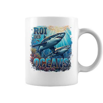 Enfant Requin Majestueux Dans L’Océan Avec Coraux Et Poissons Tasse - Cadeauxyz