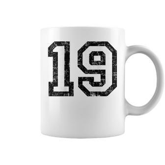 Numéro De Dossard 19Intage NoirBlanc No 19 Tasse - Cadeauxyz