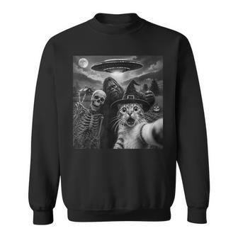 Cat Selfie With Bigfoot Skeleton Alien Ufo Cat Lover Sweatshirt | Seseable UK