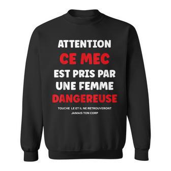 Citation Jalousie Humour Couple Attention Ce Mec Est Pris Sweater e - Cadeauxyz
