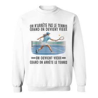 On N'arrête Pas Le Tennis Quand On Devientieux On Devient Sweater e - Cadeauxyz