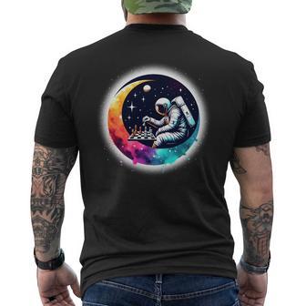 Astronaute Jouant Aux Échecs Dans L'espace Pour Manche Longue T-shirt imprimé au dos - Cadeauxyz