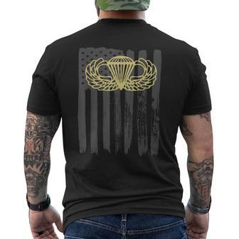 Badge En Forme D'ailes De Parachute Et Drapeau Américain T-shirt imprimé au dos - Cadeauxyz