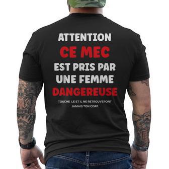 Citation Jalousie Humour Couple Attention Ce Mec Est Pris T-shirt imprimé au dos - Cadeauxyz