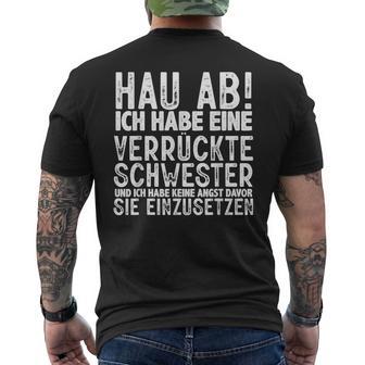 Hau Ab Ich Habe Eineerrücktechwester Geschwister Brudi T-Shirt mit Rückendruck - Geschenkecke