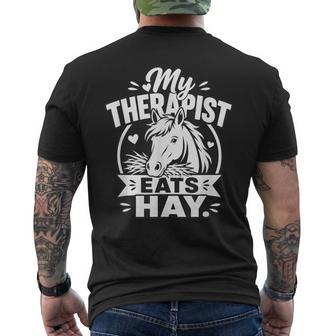 Il Mio Terapeuta Mangia Fieno Divertente Cavallo Equestre T-shirt da uomo con stampa posteriore - Novitaregali