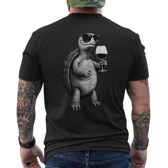Impression D'art Cool Tortue Buvant Duin Rouge T-shirt imprimé au dos - Cadeauxyz