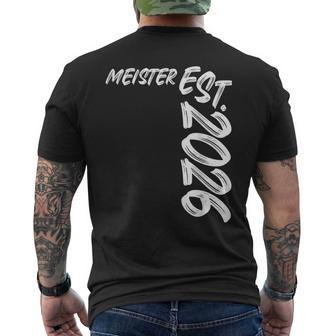 Meister Est 2026 Abschluss Meisterprüfung Meisterbrief T-Shirt mit Rückendruck - Geschenkecke