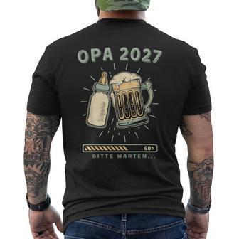 Opa 2027 Babyflasche Krug Du Wirst Opaerkünden T-Shirt mit Rückendruck - Geschenkecke