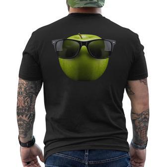 Pomme Cool Portant Des Lunettes Deoleil Drôle Fruits T-shirt imprimé au dos - Cadeauxyz