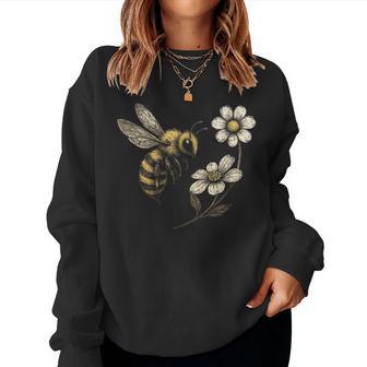 Bee Flower Garden Honeybee Insect Daisy Homestead Aesthetic Women Sweatshirt - Thegiftio UK