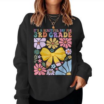 Groovy Teacher 3Rd Grade Back To School Third Grade Kids Women Sweatshirt | Seseable UK