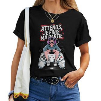 Attends Je Finis Ma Partie Fille Gameuse Cool Jeuxideo T-shirt femme - Cadeauxyz