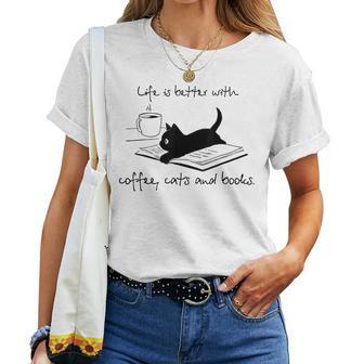 Life Is Better With Books Cats And Coffee レディースTシャツ - Kawaiitshirt