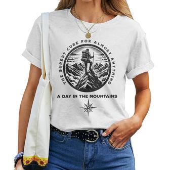 Un Día En Las Montañas Para Es Hombres Y Niños Cool Hiking Cuello Camiseta de mujer - Regaloses