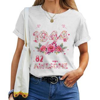 オンバック 82歳 1944年4月 花柄 82歳の誕生日 レディースTシャツ - Kawaiitshirt