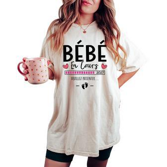Bébé En Cours 2027 Annonce Grossesse Future Maman Et Papa T-shirt oversize confortable pour femme - Cadeauxyz