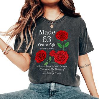 63年前に作られたバラの花 63歳 63歳の誕生日 レディースオーバーサイズコンフォートTシャツ - Kawaiitshirt
