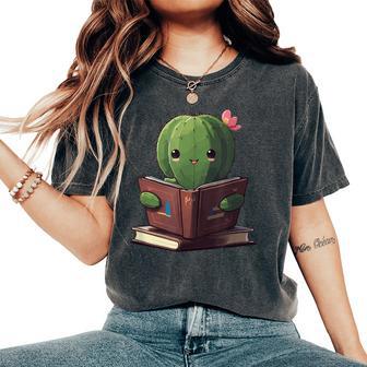 Cute Cactusta Leggendo Un Libro Leggendo Cactus T-shirt comoda oversize da donna - Novitaregali