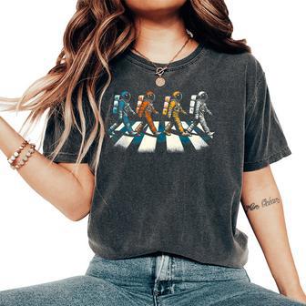 Retro Astronautapazio Esterno Regali Uomini Bambini Donnepazio Divertente T-shirt comoda oversize da donna - Novitaregali
