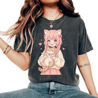 かわいい アニメ 女の子 抱っこ 猫 かわいい 漫画 猫好き オタク レディースオーバーサイズコンフォートTシャツ - Kawaiitshirt