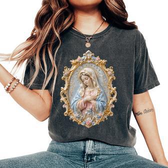 聖母マリア カトリック 祈り 花柄 神聖なアイコン 肖像画 レディースオーバーサイズコンフォートTシャツ - Kawaiitshirt