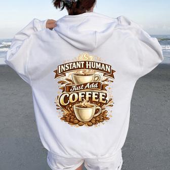 Instant Human Just Add Coffee 面白いカフェインの引用 レディース オーバーサイズ パーカー バックプリント - Kawaiitshirt