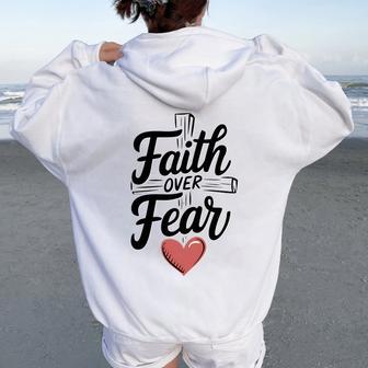 La Fe Cristianaobre El Miedo Cruz Y Corazón Para Niñas Y Es Comfort Colors Adult Heavyweight Women Oversized Hoodie Back Print - Regaloses