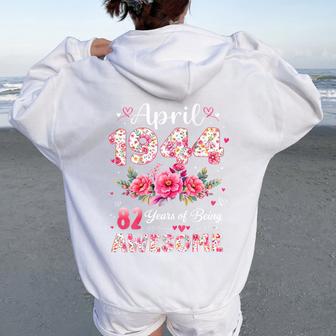 オンバック 82歳 1944年4月 花柄 82歳の誕生日 レディース オーバーサイズ パーカー バックプリント - Kawaiitshirt