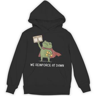 We Reinforce At Dawn Frog Rbt Aba Behavior Therapist Hoodie - Thegiftio UK