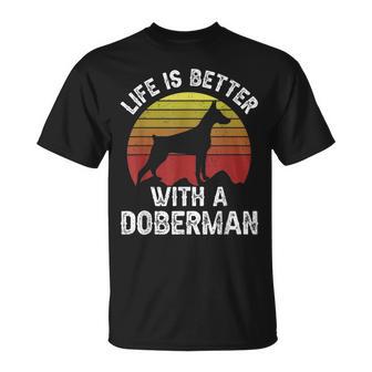 Laida Es Mejor Con Un Doberman Cachorro Perro Mascota Camiseta unisex - Regaloses