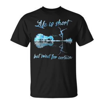 Laie Est Courte Mais Douce Pour Certaines Guitares T-Shirt - Cadeauxyz