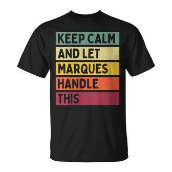 Mantén La Calma Y Deja Que Marquese Encargue De Este Divertido Estilo Retro Personalizado Cuello Camiseta unisex - Regaloses
