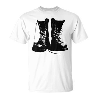 Groupe De Punk Rocker Des Années 90 Avec Grunge Rock Boots T-Shirt - Cadeauxyz