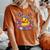 黄色いアヒルのイースター蝶の花のシー レディースオーバーサイズコンフォートTシャツ Yam