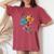 花 カラフル アート 描画 抽象 グラフィック 花 レディースオーバーサイズコンフォートTシャツ Crimson 花 カラフル アート 描画 抽象 グラフィック 花 レディースオーバーサイズコンフォートTシャツ Crimson