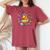 黄色いアヒルのイースター蝶の花のシー レディースオーバーサイズコンフォートTシャツ Crimson