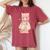 かわいい アニメ 女の子 抱っこ 猫 かわいい 漫画 猫好き オタク レディースオーバーサイズコンフォートTシャツ Crimson かわいい アニメ 女の子 抱っこ 猫 かわいい 漫画 猫好き オタク レディースオーバーサイズコンフォートTシャツ Crimson