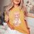 かわいい アニメ 女の子 抱っこ 猫 かわいい 漫画 猫好き オタク レディースオーバーサイズコンフォートTシャツ Mustard かわいい アニメ 女の子 抱っこ 猫 かわいい 漫画 猫好き オタク レディースオーバーサイズコンフォートTシャツ Mustard