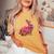 夏に可愛い花うさぎ 花柄 うさぎ レディースオーバーサイズコンフォートTシャツ Mustard 夏に可愛い花うさぎ 花柄 うさぎ レディースオーバーサイズコンフォートTシャツ Mustard