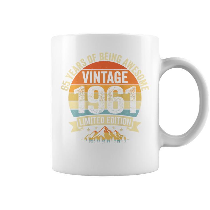 En La Parte Traseraintage 65 Cumpleaños Decoraciones Hombres 65 Años 1961 65 Taza de café