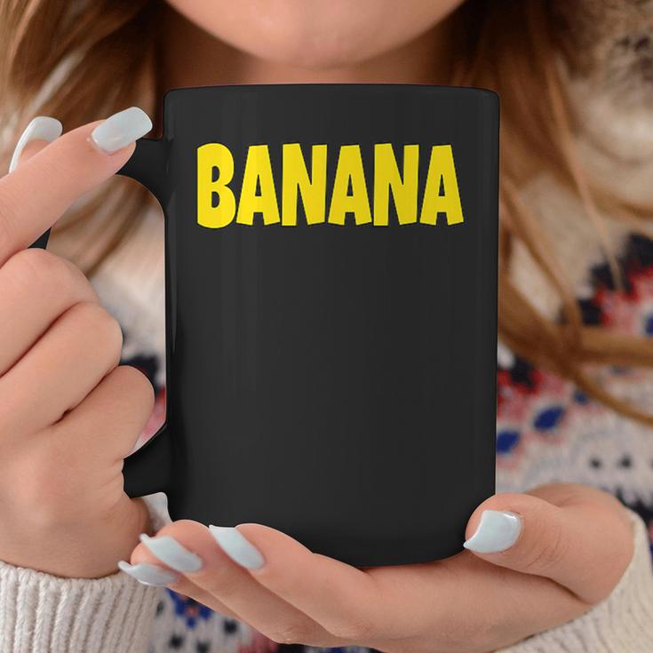 Banana The Word Banana On A コスチューム コーヒーマグ 面白い贈り物