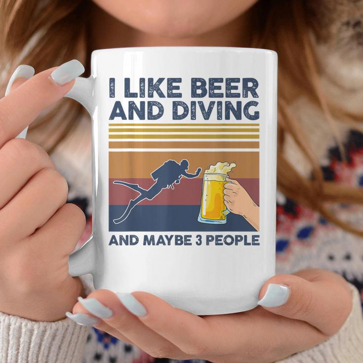 I Like Beer And Diving And Maybe 3 People 面白いギフト コーヒーマグ 面白い贈り物