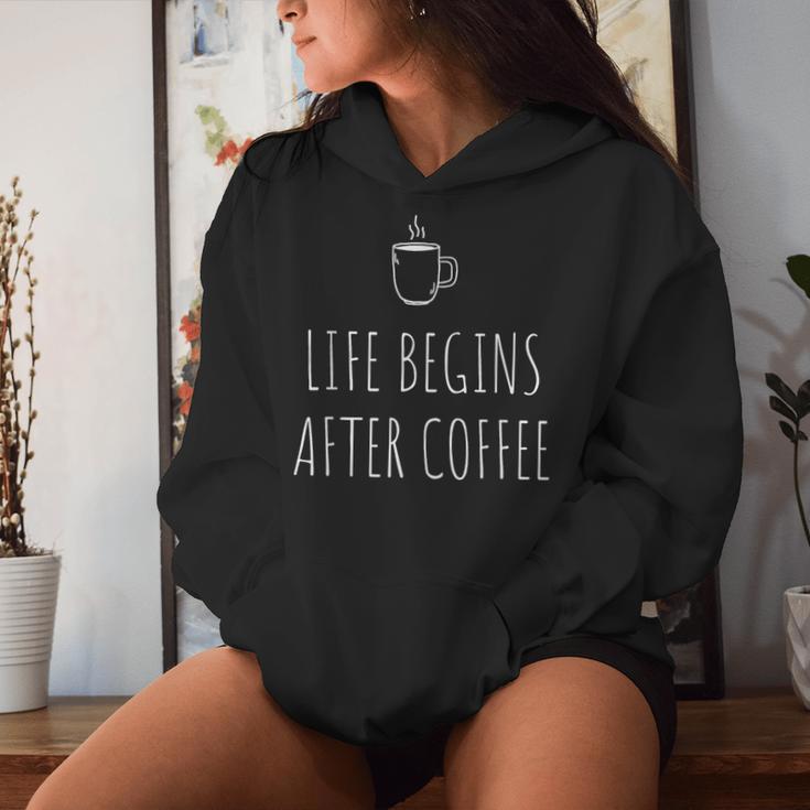 Life Begins After Coffeeコーヒーの後に人生が始まる 遅起き族はナマケモノが好き コーヒー レディースパーカー 彼女への贈り物