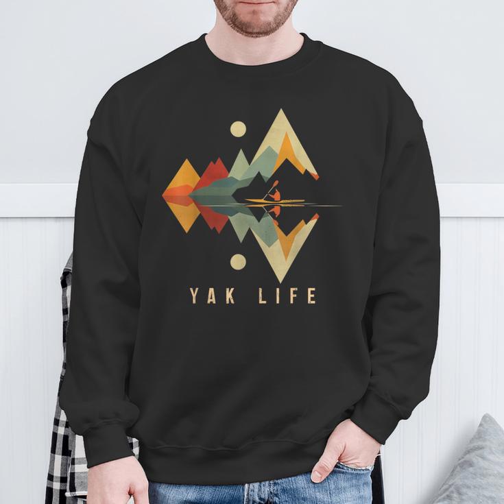 Kayak Vintage Retro Mountains Canoe Kayak Kayak Kayak Sweatshirt Gifts for Old Men