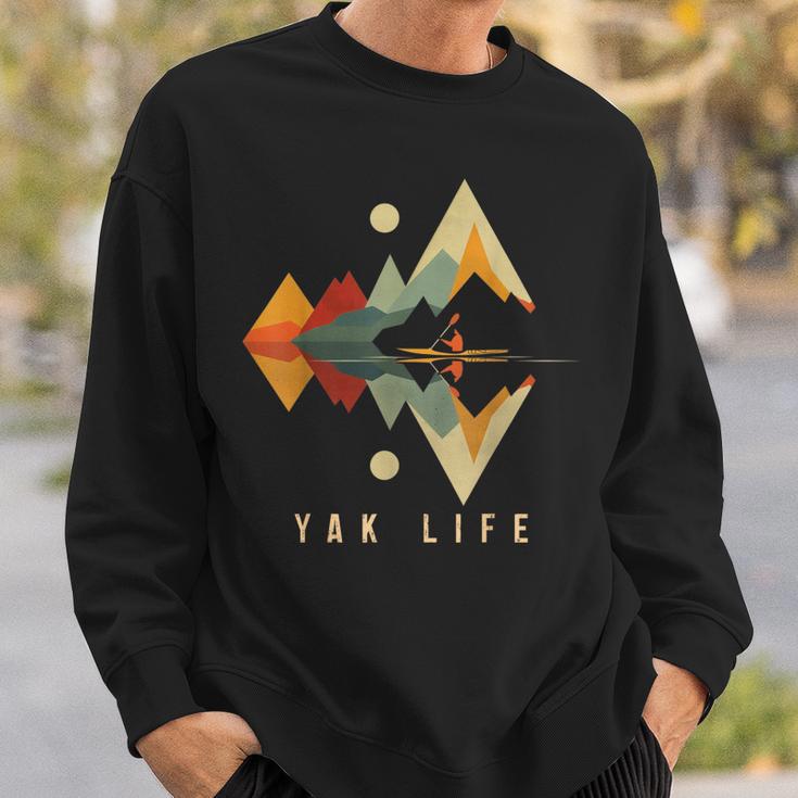Kayak Vintage Retro Mountains Canoe Kayak Kayak Kayak Sweatshirt Gifts for Him
