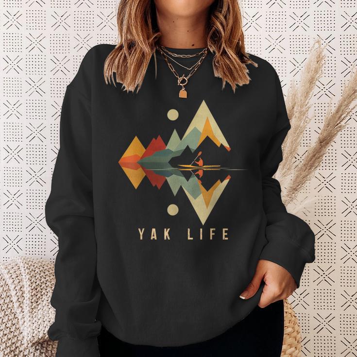 Kayak Vintage Retro Mountains Canoe Kayak Kayak Kayak Sweatshirt Gifts for Her